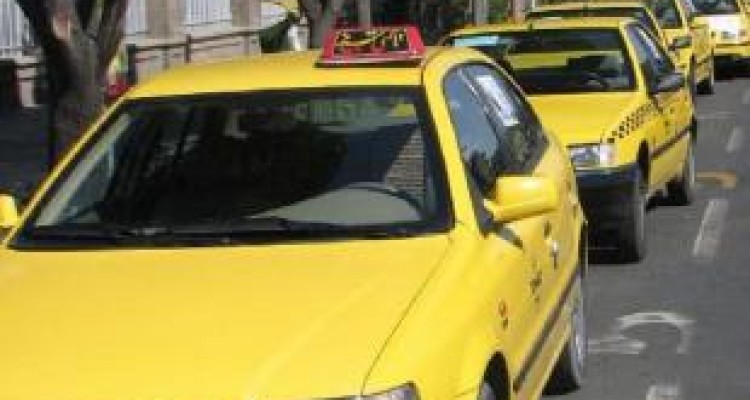 توزیع ۳۰۰۰ حلقه لاستیک بین تاکسی‌داران کرمانشاهی 