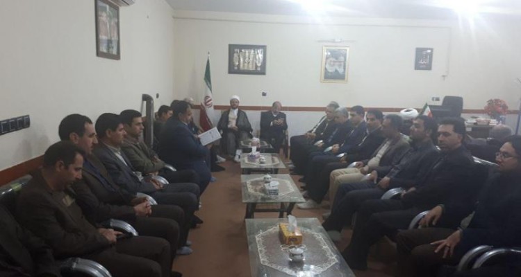 جمعی از مسئولین شهرستان صحنه با امام جمعه این شهرستان دیدار کردند