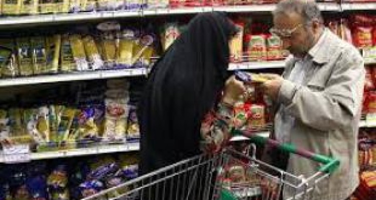 سبقت قیمت کالاهای اساسی در پیچ آخر سال /بازار عید با چاشنی گرانی 