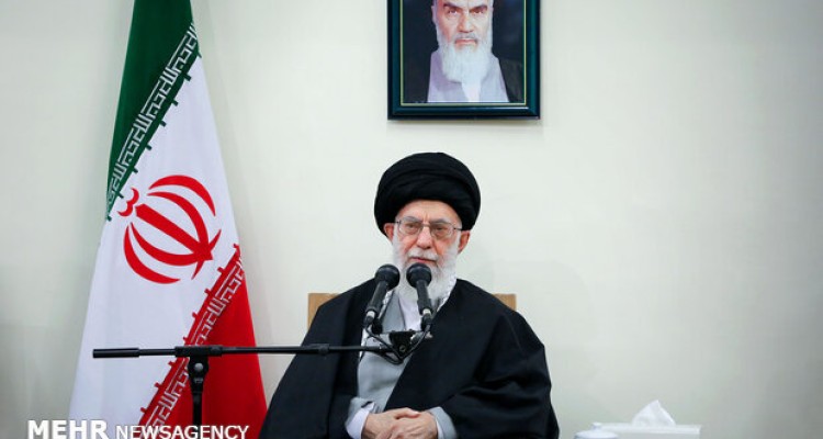 جمعی از کارگران با رهبر انقلاب دیدار می‌کنند