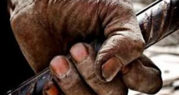 قراردادهای موقت کرامت انسانی کارگران را مخدوش می‌کند