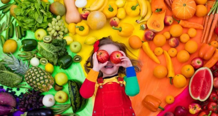 میوه‌ها و سبزیجات ضروری برای رشد کودک