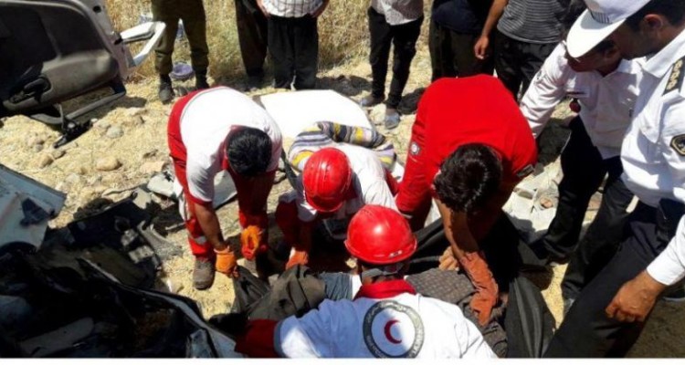 واژگونی تریلر در محور صحنه - بیستون جان راننده آن را گرفت