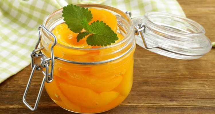 ساده ترین روش تهیه کمپوت زردآلو خانگی