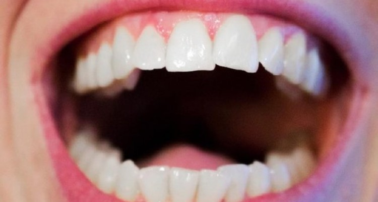 تاثیر شکل دهان افراد بر زبان گفتاری نسل‌های آینده