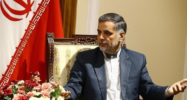 مسئولانی که خانواده آنها خارج از کشور هستند باید عزل شوند
