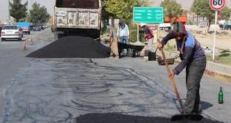  انجام ۷۴ هزار مترمربع لکه‌گیری آسفالت در کرمانشاه 