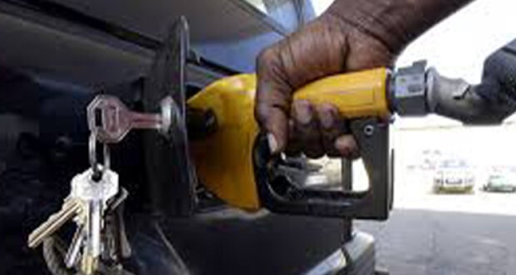 روایت چهار مرحله اصلاح قیمت بنزین / افزایش نرخ تورم‌زا نیست 