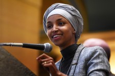 موضع دوگانه «الهان عمر» در خصوص تحولات ایران و تحریم های آمریکا