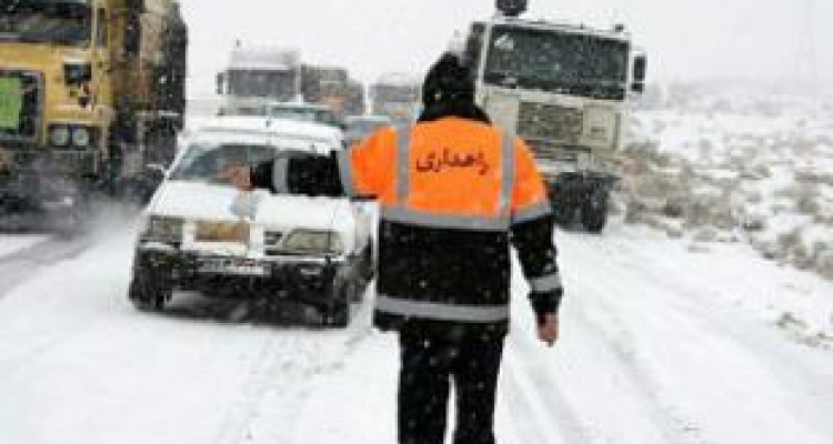 آماده‌باش ۱۸۷ نیروی راهداری در جاده‌های کرمانشاه /برف‌روبی بیش از ۲۰۰۰ کیلومتر 