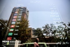 دلار به کانال ۱۲ هزار تومانی بازگشت