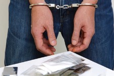 کاهش مجازات مرتکبان مواد مخدر برای بار اول/ زمان حبس نصف شد