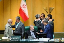 ۷ دلیل ناکارآمدی «مجلس دهم»/نمایندگانی که دربرابر دولت سردرگم‌اند