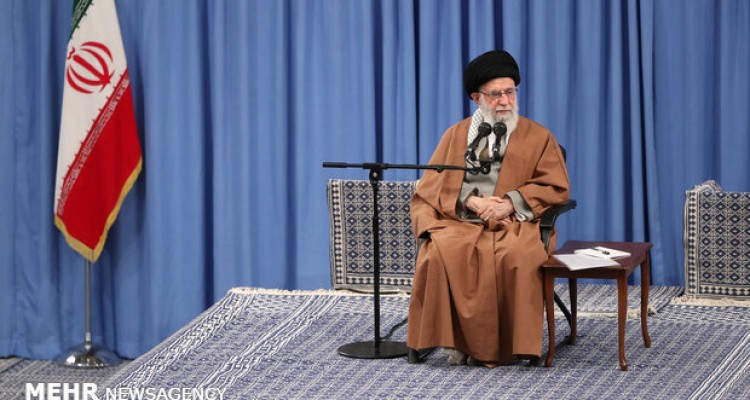 هزاران نفر از پرستاران با رهبر انقلاب دیدار کردند