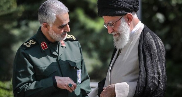 جملات «خاص» رهبرانقلاب در نماز بر پیکر «سلیمانی»/«غوطه‌ور در خون»