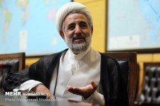 سردار حاجی زاده سرمایه ملی است/ نباید در مسیر دشمن حرکت کنیم