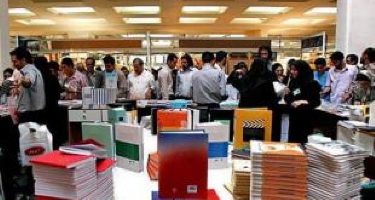 جای خالی کتاب در کنار نمایشگاه‌های «رنگارنگ»! 