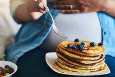 همه چیز درباره ویار بارداری ؛ هنوز هم می توانید فست فود بخورید؟