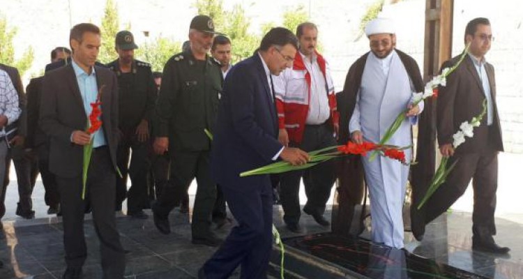 مراسم غبارروبی گلزار شهدای شهرستان صحنه  در دهه مبارک فجر انجام شد