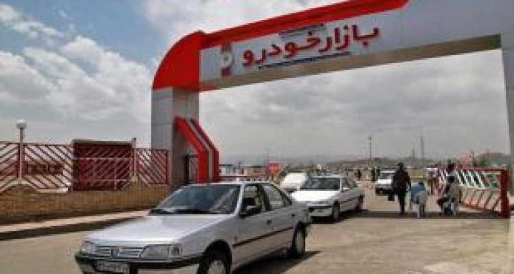 ناظران بازار خودرو باید پاسخگوی افزایش قیمت باشند 