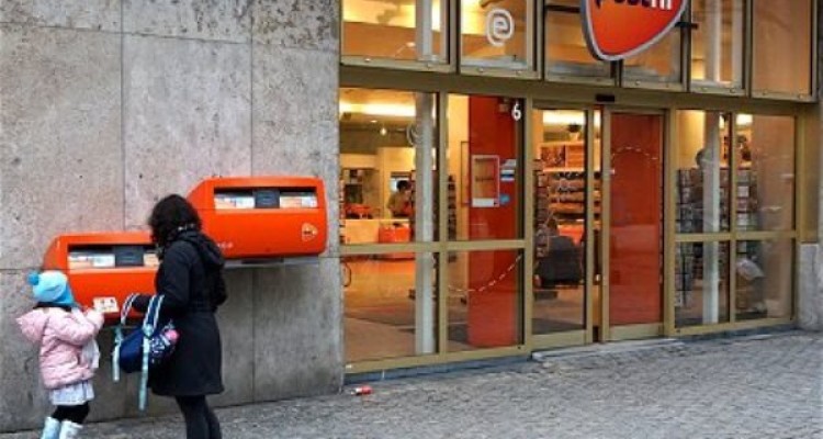 انفجار ۲ بمب پستی در آمستردام