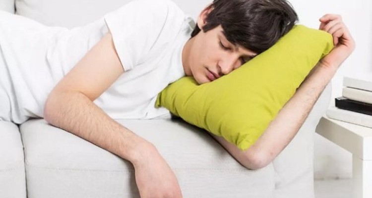 انواع خواب های مضرر روزانه/ بهترین زمان خواب