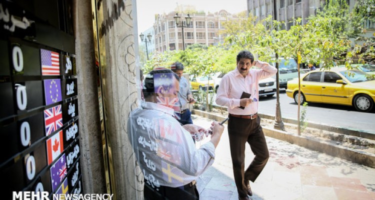 قیمت دلار ۳۰ بهمن به ۱۴۲۰۰ تومان رسید