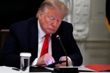 توئیتر باز هم یکی از پیام‌های ترامپ را مخفی کرد