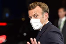 ماکرون شمشیرش را برای «لوکاشنکو» از رو بست