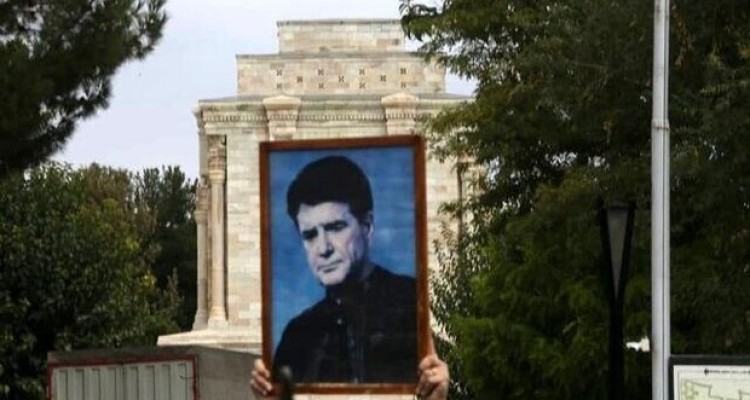 محمدرضا شجریان در «توس» آرام گرفت/ بدرقه با زمزمه «مرغ سحر»