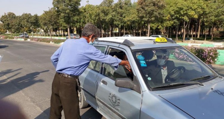 2 هزار عدد ماسک به مناسبت میلاد پیامبر مهربانی ها توسط سپاه در صحنه توزیع شد