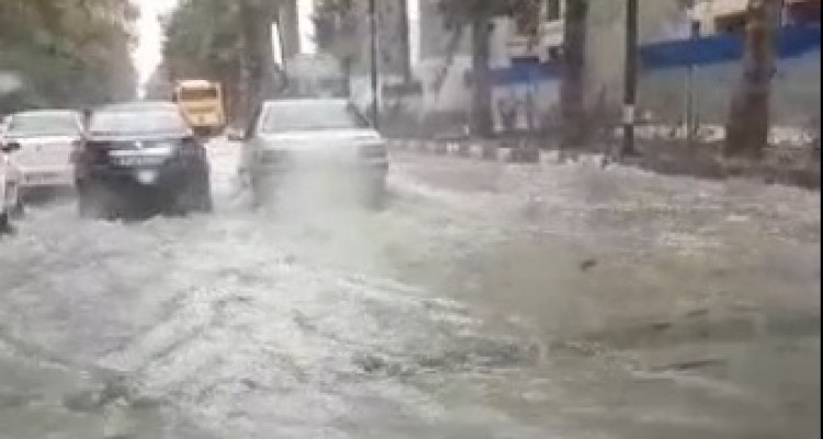 خیابان طاق بستان کرمانشاه به رودخانه تبدیل شد