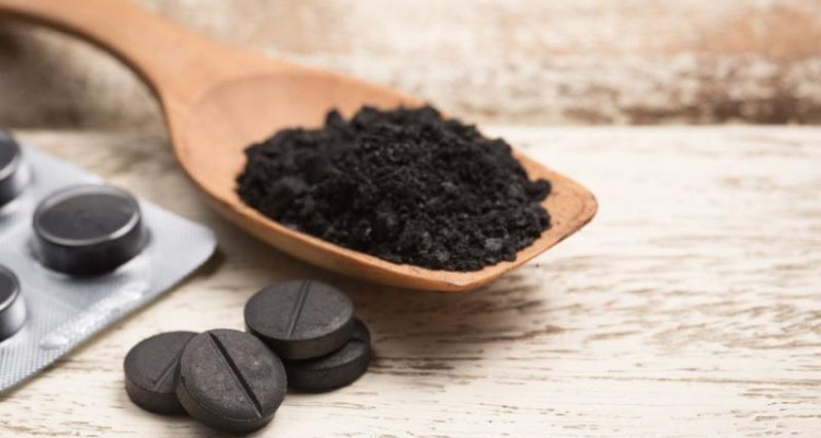 آدامس کربن فعال گیاهی بایودنت با ویژگی جذب باکتری‏‌های سطح زبان 