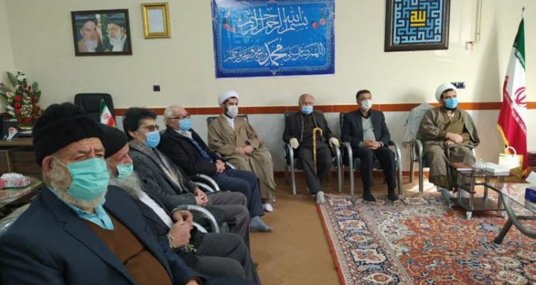 نشست فرماندار و امام جمعه شهرستان صحنه با سادات جامعه اهل حق انجام شد