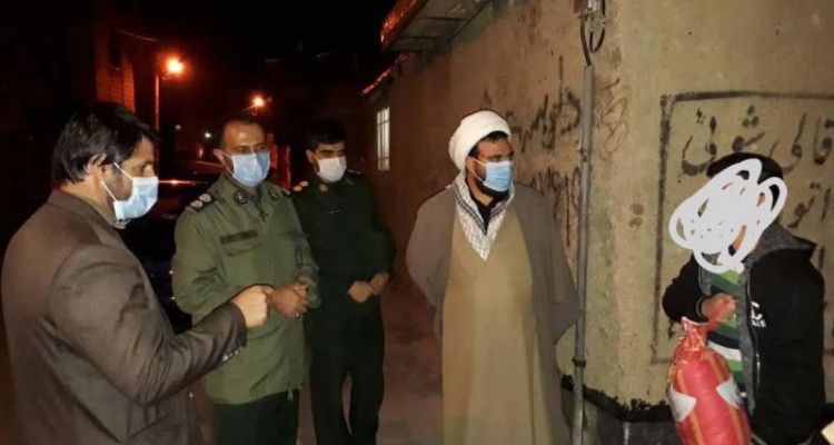 توزیع بسته های معیشتی توسط سپاه صحنه