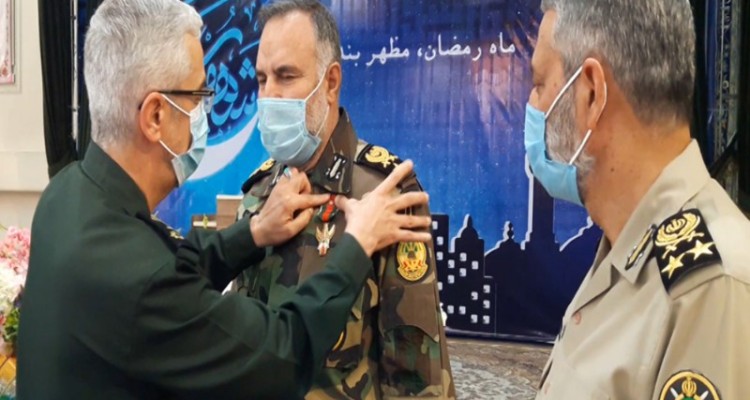 نشان درجه یک فتح به فرمانده نیروی زمینی ارتش اعطا شد