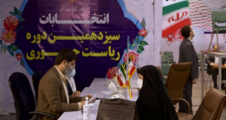 اولین روز ثبت‌نام داوطلبان ریاست‌جمهوری در خیابان فاطمی
