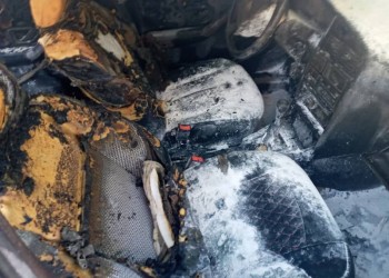 اطفا حریق خودرو پژو ۴۰۵ در جایگاه سوخت