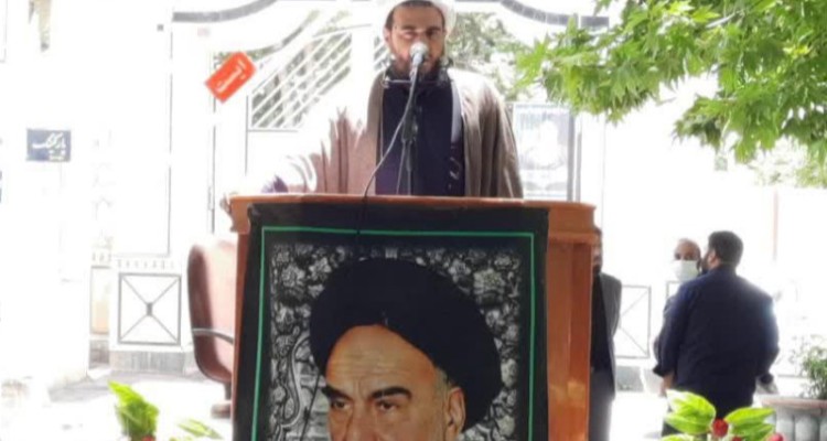 کسانی که می گویند ما با انتخابات کاری نداریم در زمین دشمن بازی می کنند