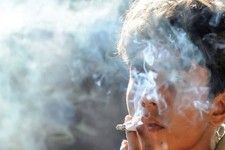 اعتیاد، جامعه را به رکود و انحطاط می کشاند