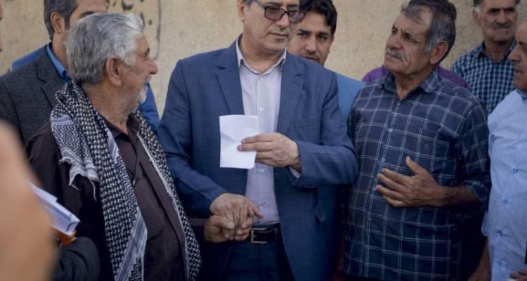 بازدید نماینده مجلس و جمعی از مسئولین شهرستان صحنه از روستاهای بخش چمچمال + عکس