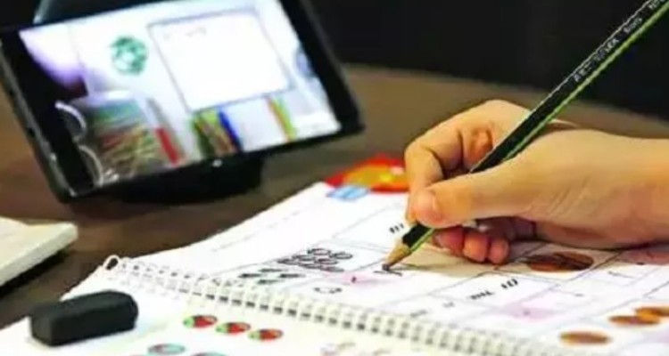 والدین و تنگنای تهیه تبلت و اینترنت/گرانی نَفس خانواده‌ها را گرفت