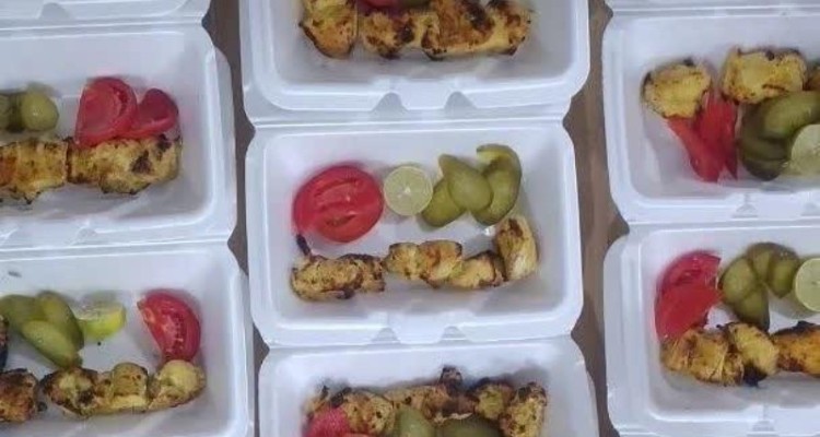 خدمت رسانی به زائرین اربعین مرز مهران توسط خادمیاران رضوی شهرستان صحنه