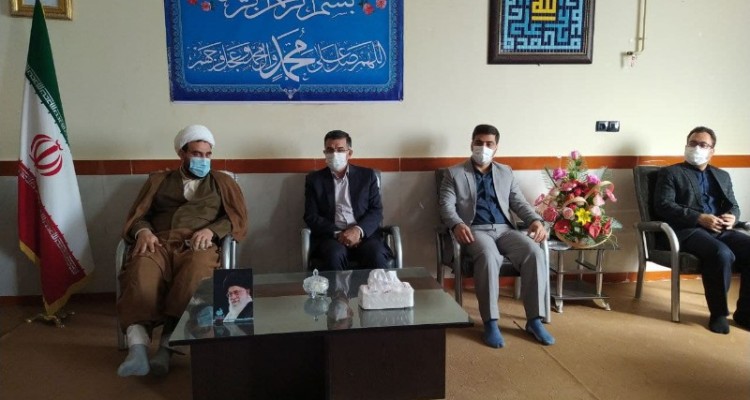 دیدار مسئولین شهرستان با امام جمعه شهرستان صحنه در هفته بسیج