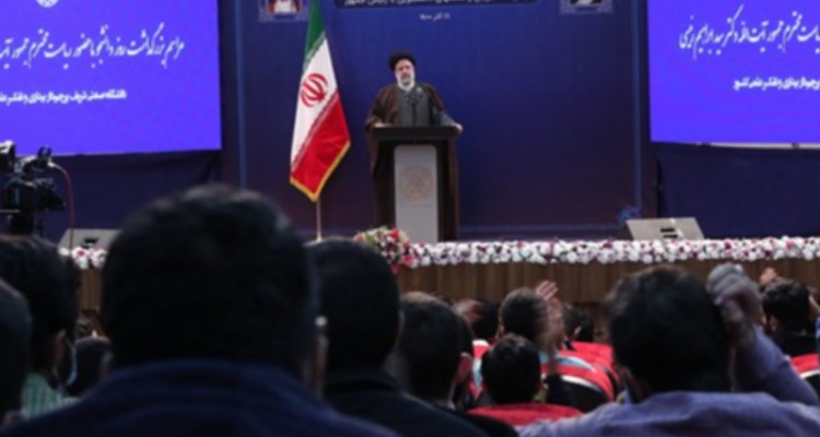 وقتی بعد سال‌ها نطق حامیان روحانی باز می‌شود، اما مقابل رئیسی