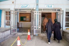 آیا اعمال محدودیت برای کسانی که واکسن کرونا تزریق نکرده‌اند "قانونی" است؟