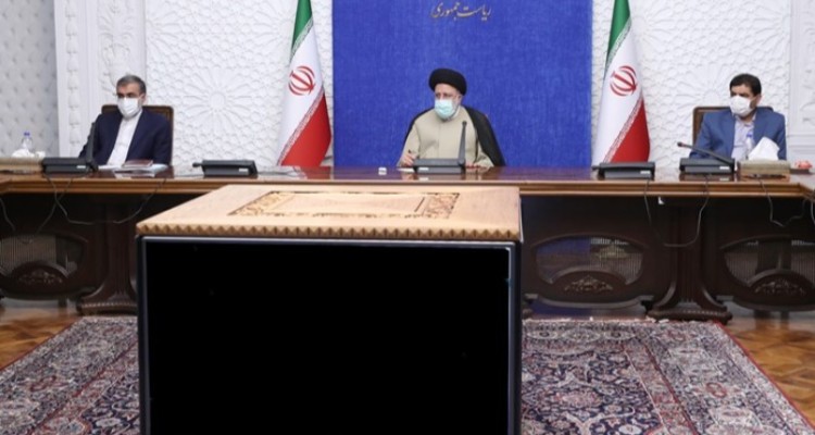 گزارش وزیر بهداشت از تلاش سودجویان برای بی ثبات جلوه دادن بازار دارو