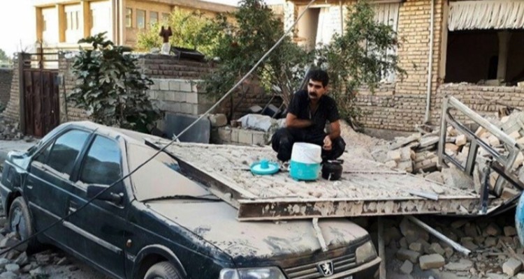بازسازی مناطق زلزله‌زده کرمانشاه هنوز به اتمام نرسیده است