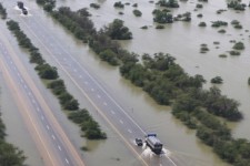 برف و باران در جاده‌‌های ۶ استان/ ۳۳ جاده به دلیل کاهش ایمنی و سیلاب ‌مسدود است‌