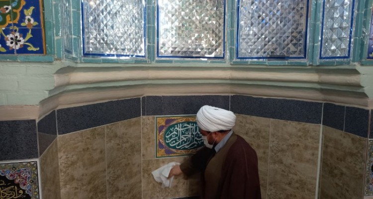 آیین غبار روبی مساجد شهرستان صحنه برگزار شد.